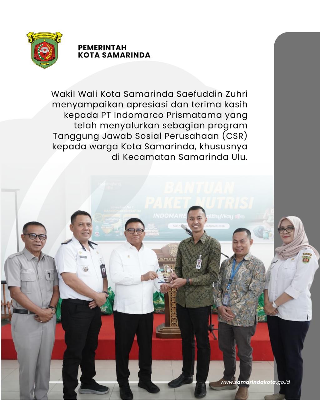 Saefuddin Zuhri Serahkan Bantuan Paket Nutrisi PT Indomarco Prismatama kepada Warga Samarinda Ulu