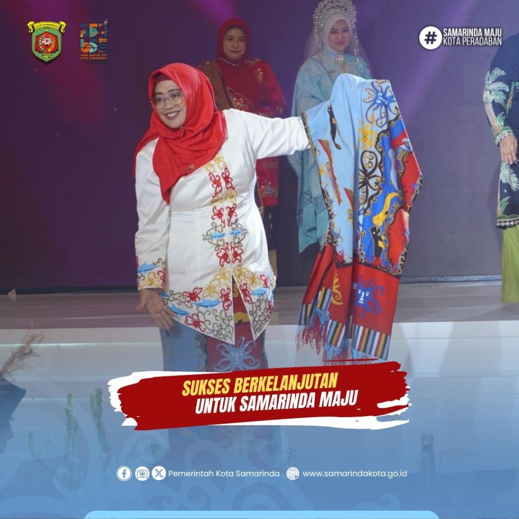 Anggun dengan Batik Samarinda Motif Pesut, Rinda Wahyuni Tampil Memikat di Fashion Show Ladies Program Munas APEKSI VII