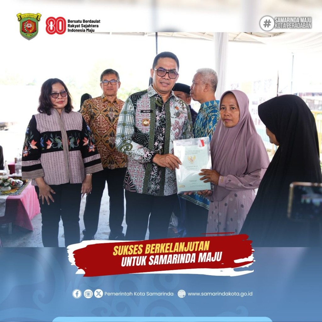 Wali Kota Andi Harun Serahkan Sertifikat Tanah Bagi Warga Eks Kebakaran Jalan Dr Soetomo